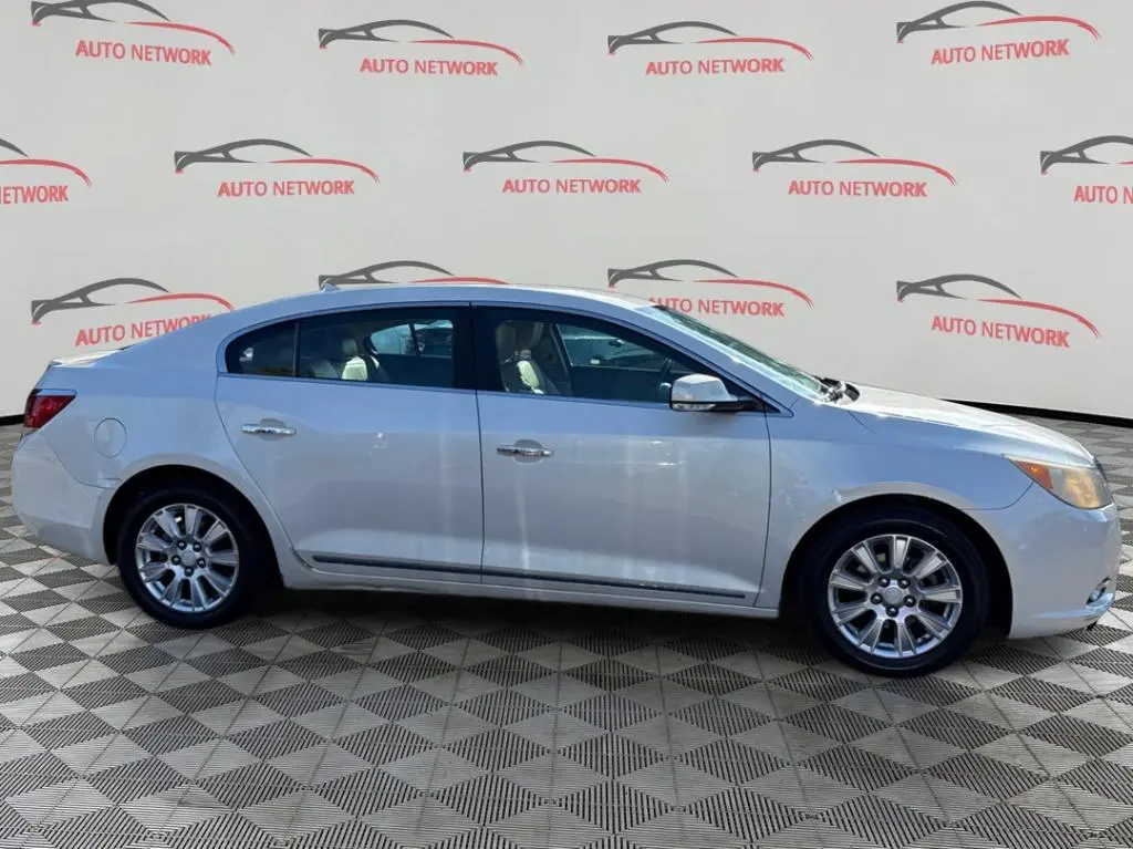 2013 Buick LaCrosse Leather photo 4