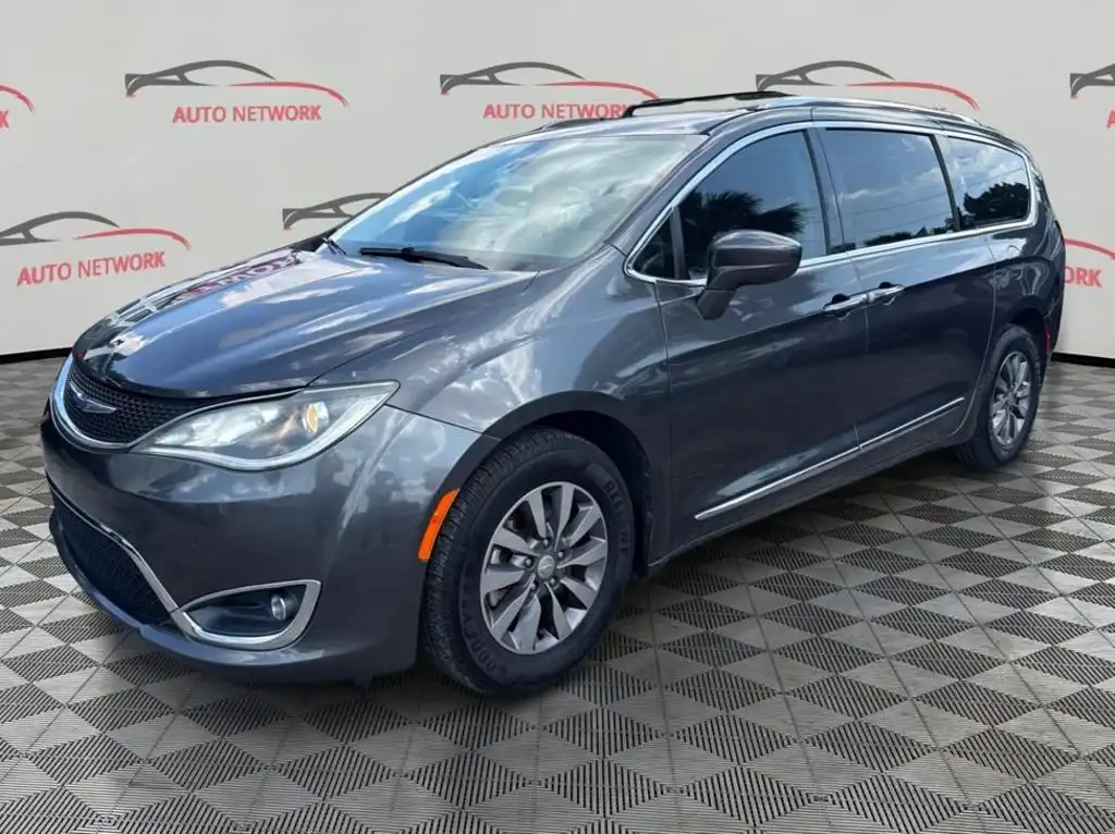 2019 Chrysler Pacifica Touring L Plus's photo