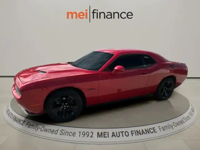 2015 Dodge Challenger SXT's photo