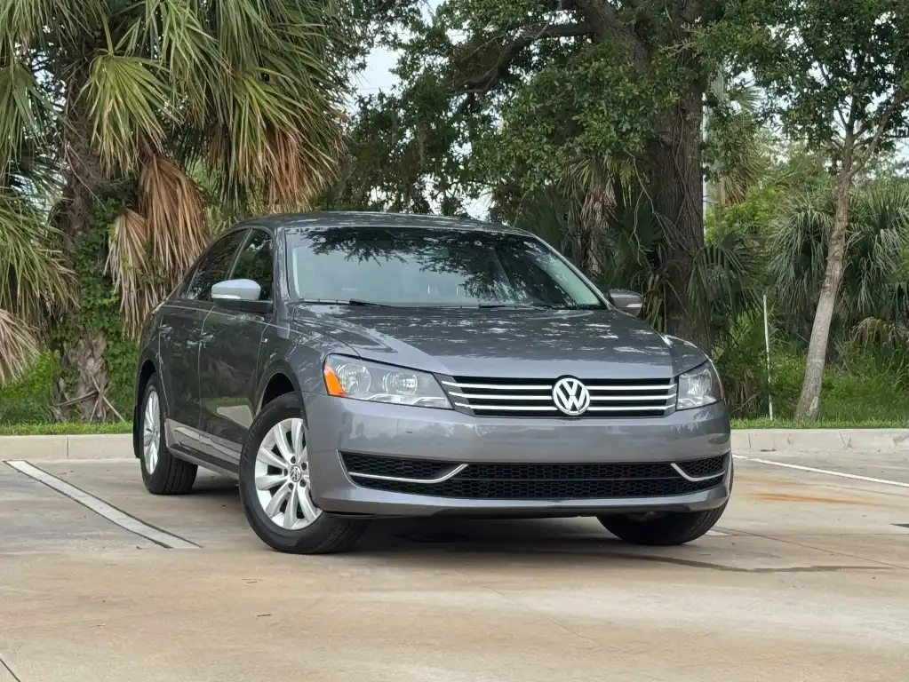 2013 Volkswagen Passat 2.5L S DSG's photo