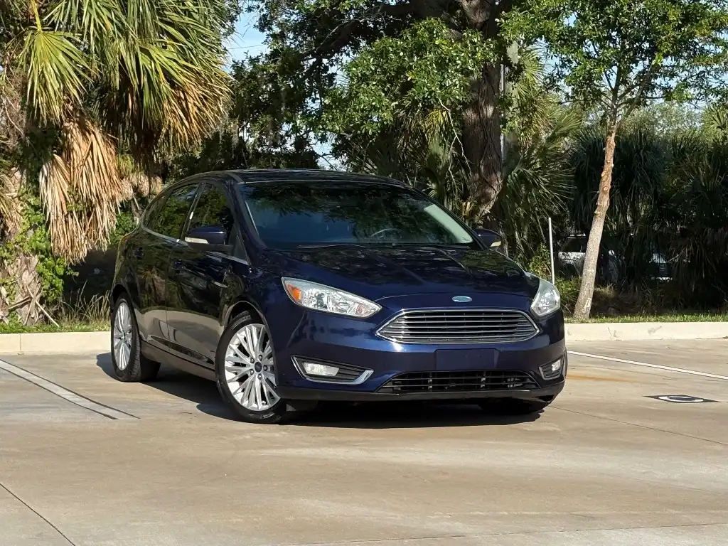 2016 Ford Focus 5 Door Hatch Titanium's photo