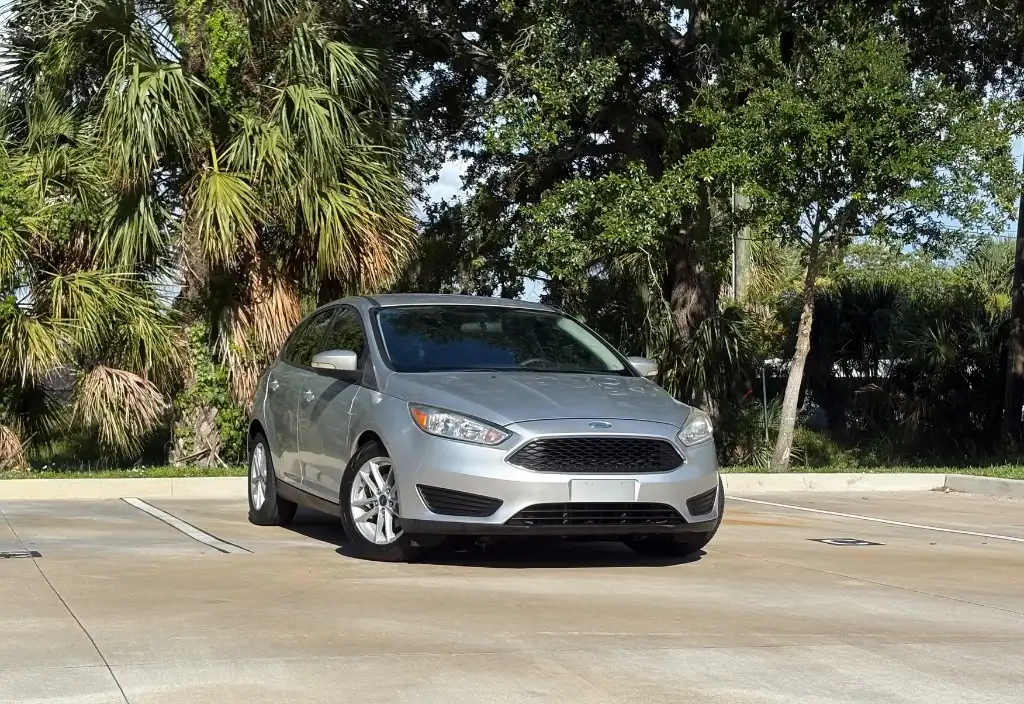 2017 Ford Focus 5 Door Hatch SE's photo