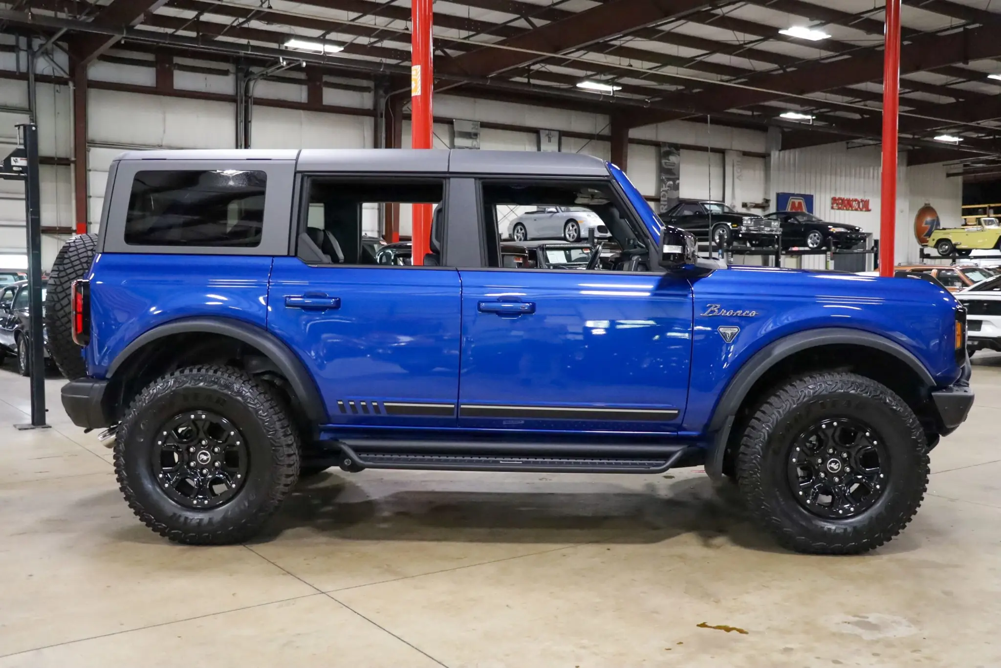 2021 Ford Bronco First Edition Advanced 4x4 photo 4