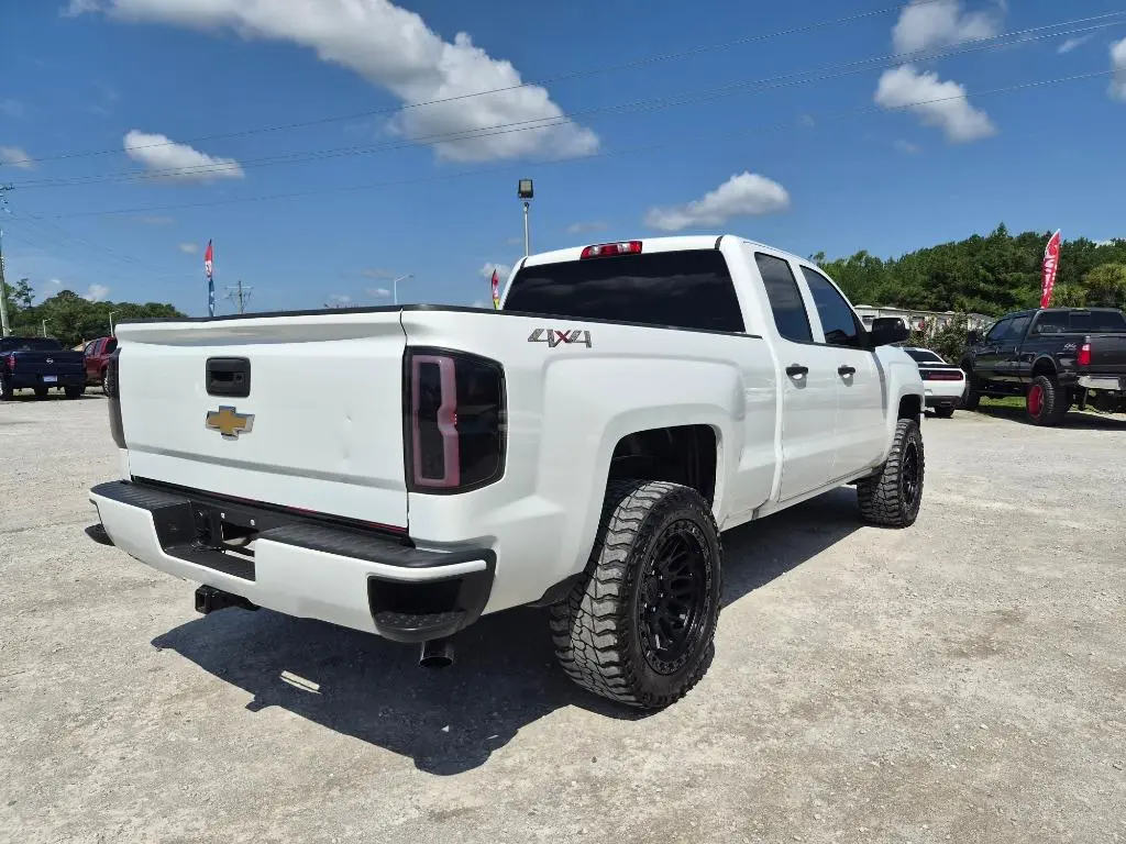 2019 Chevrolet Silverado 1500 Custom 4WD Double Cab Standard Box photo 5