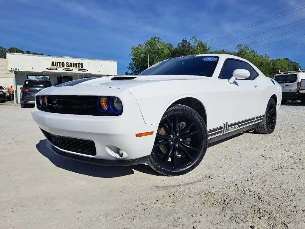 2016 Dodge Challenger SXT Plus's photo