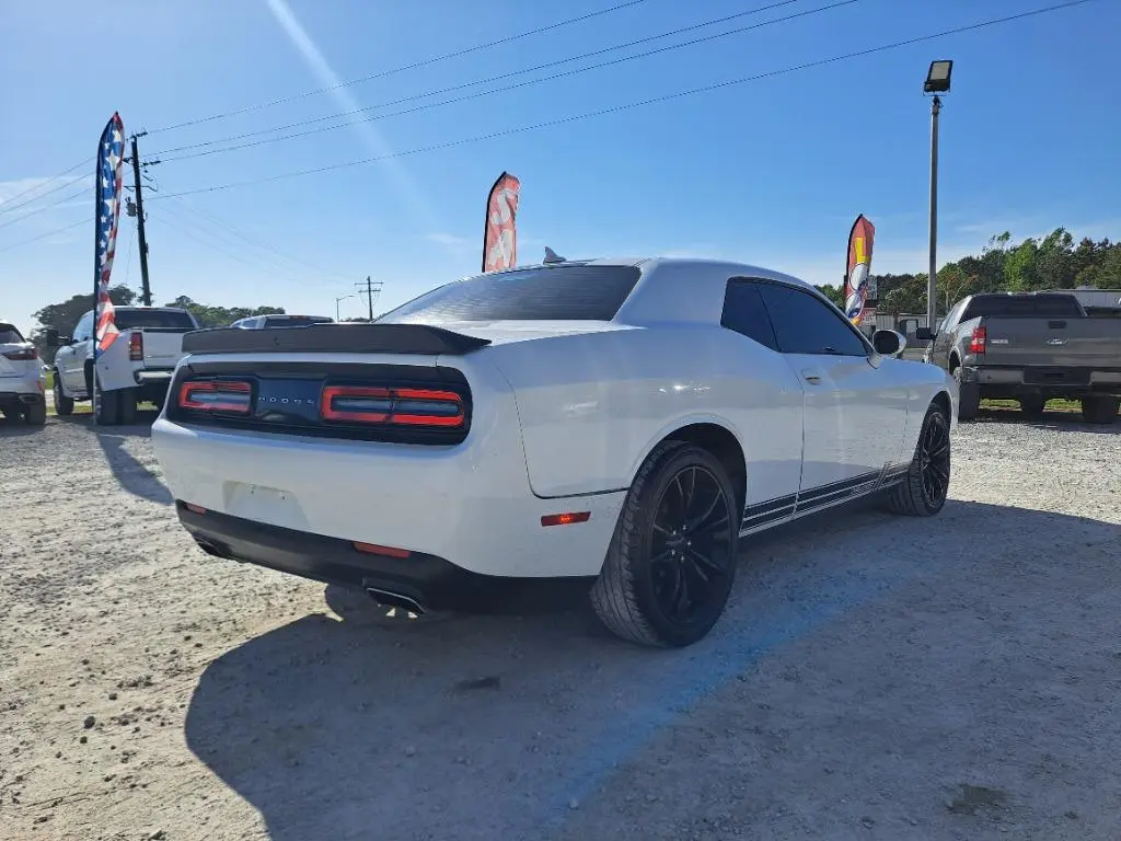 2016 Dodge Challenger SXT Plus photo 5