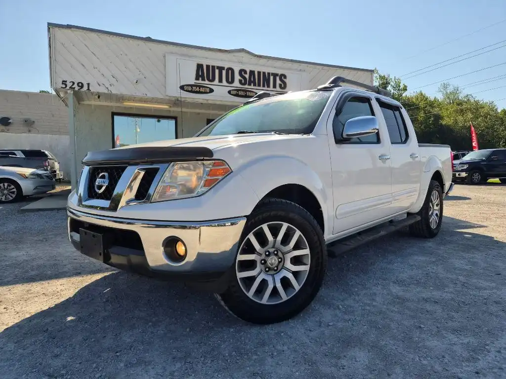 2010 Nissan Frontier 4.0 LE Crew Cab 2WD Auto's photo