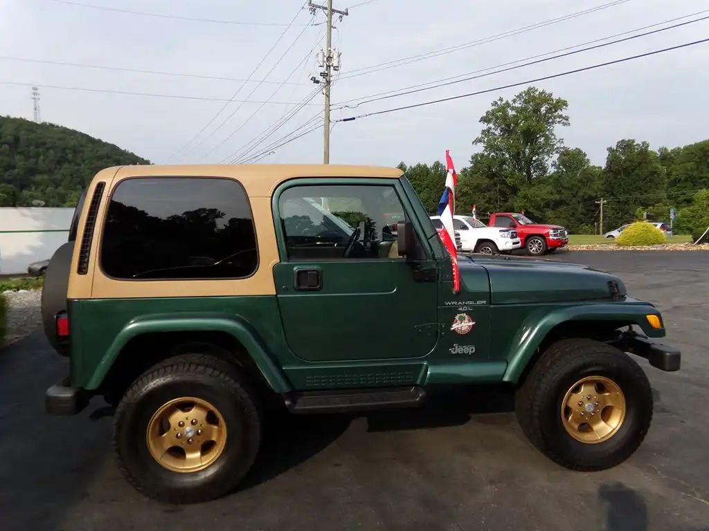 2000 Jeep Wrangler Sahara's photo