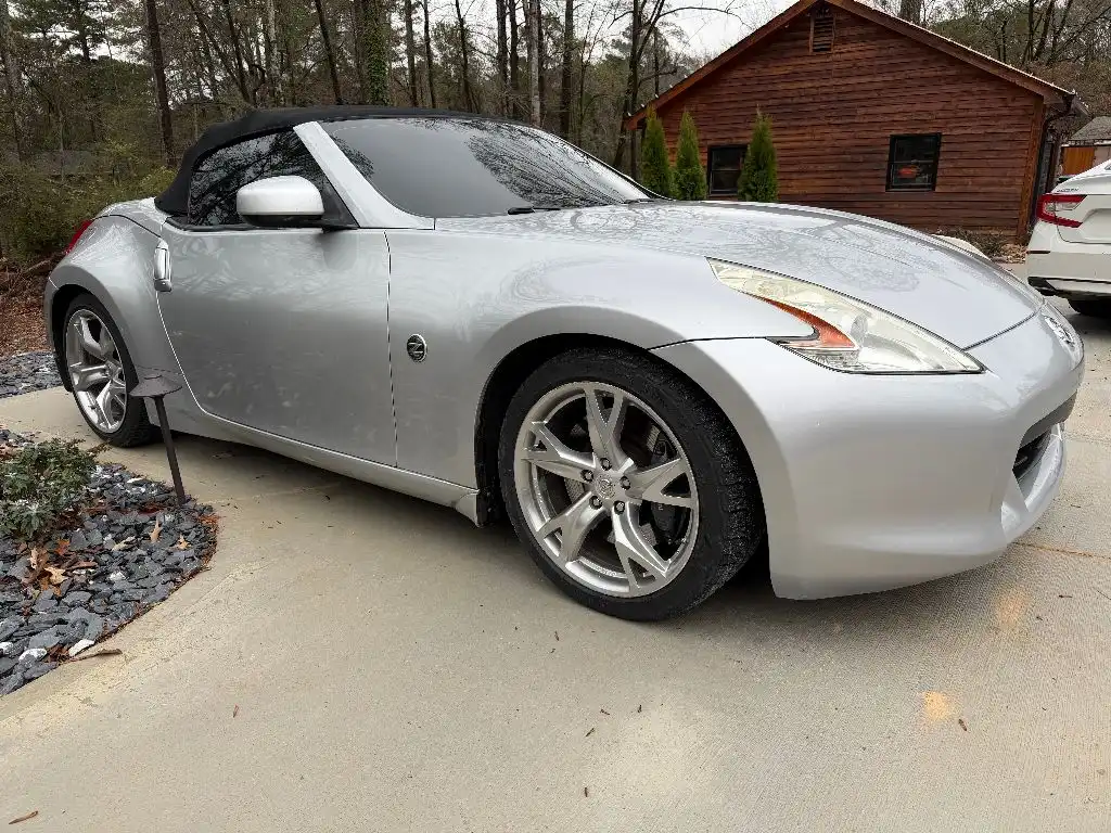 2010 Nissan 370Z Roadster Touring 7AT's photo