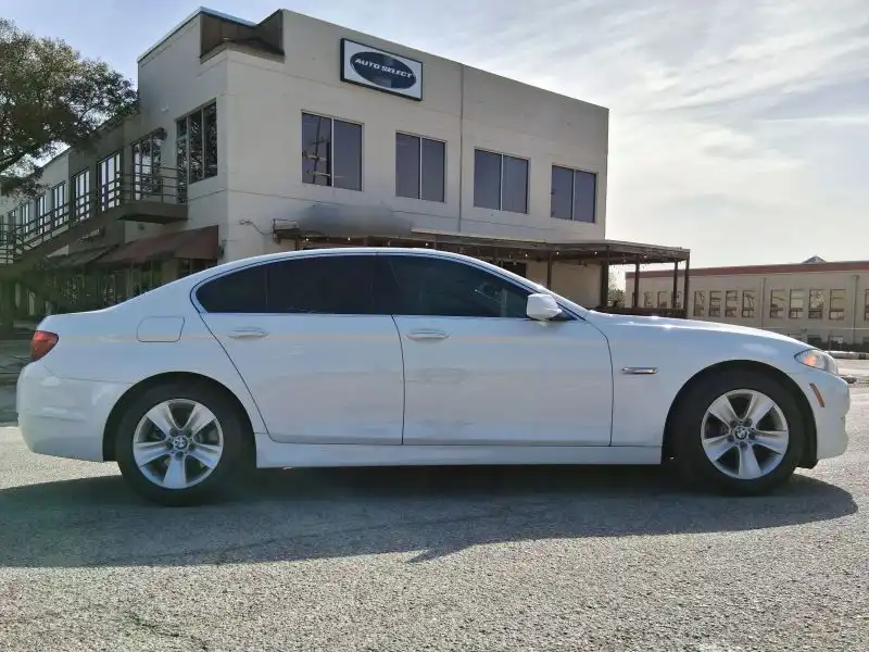 2012 BMW 5 Series 528i Sedan's photo