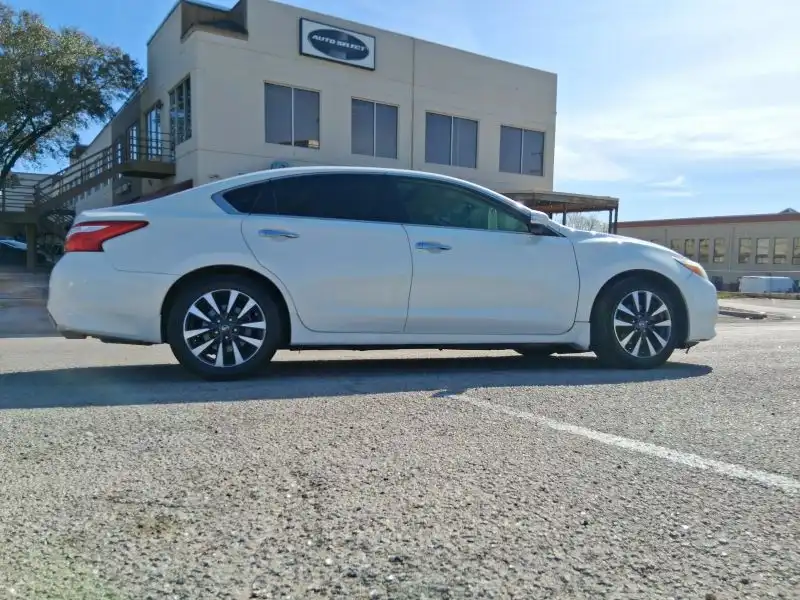 2016 Nissan Altima 2.5 SV's photo