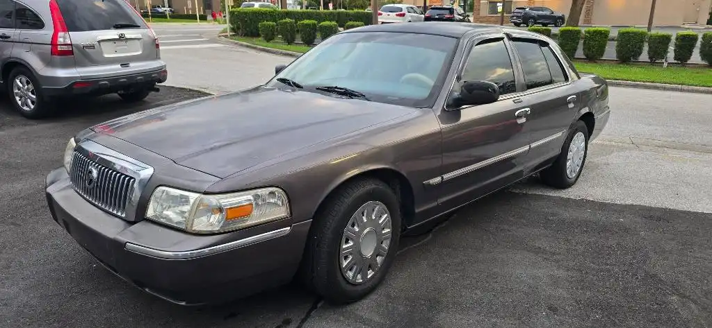 2007 Mercury Grand Marquis GS's photo