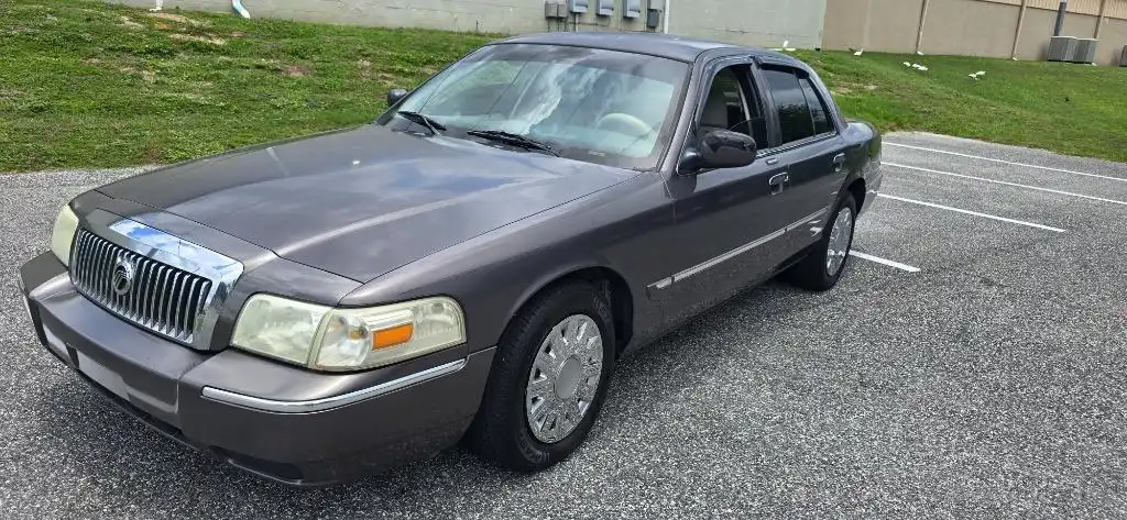 2007 Mercury Grand Marquis GS's photo