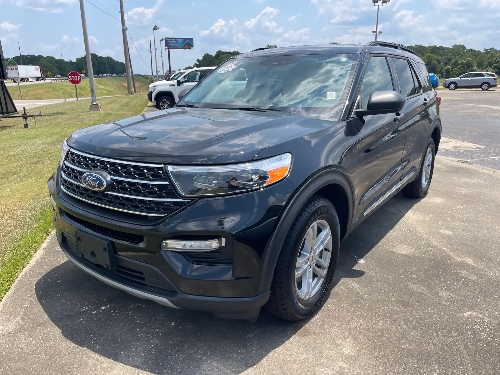 2024 Ford Explorer XLT 4WD's photo