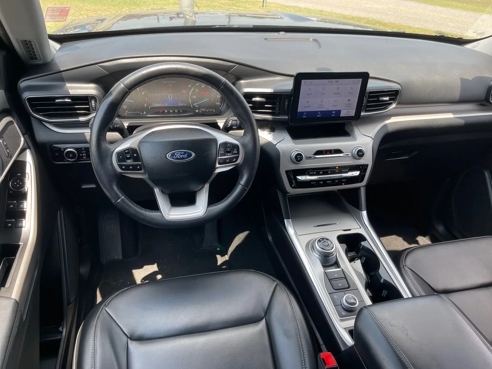 2024 Ford Explorer XLT 4WD photo 3