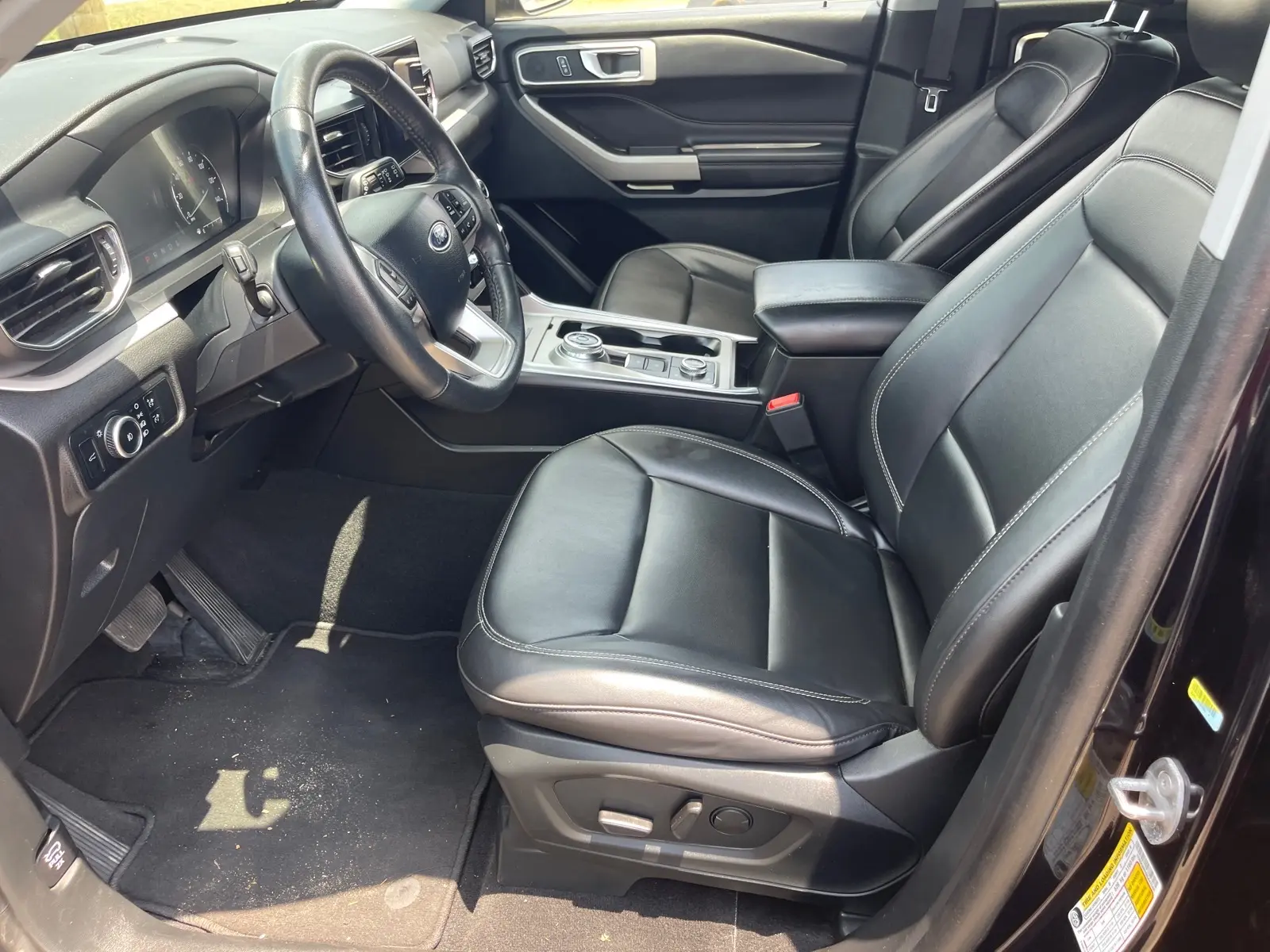 2024 Ford Explorer XLT 4WD photo 5