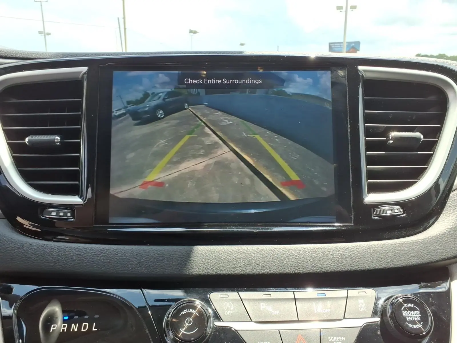 2023 Chrysler Pacifica Touring L photo 4