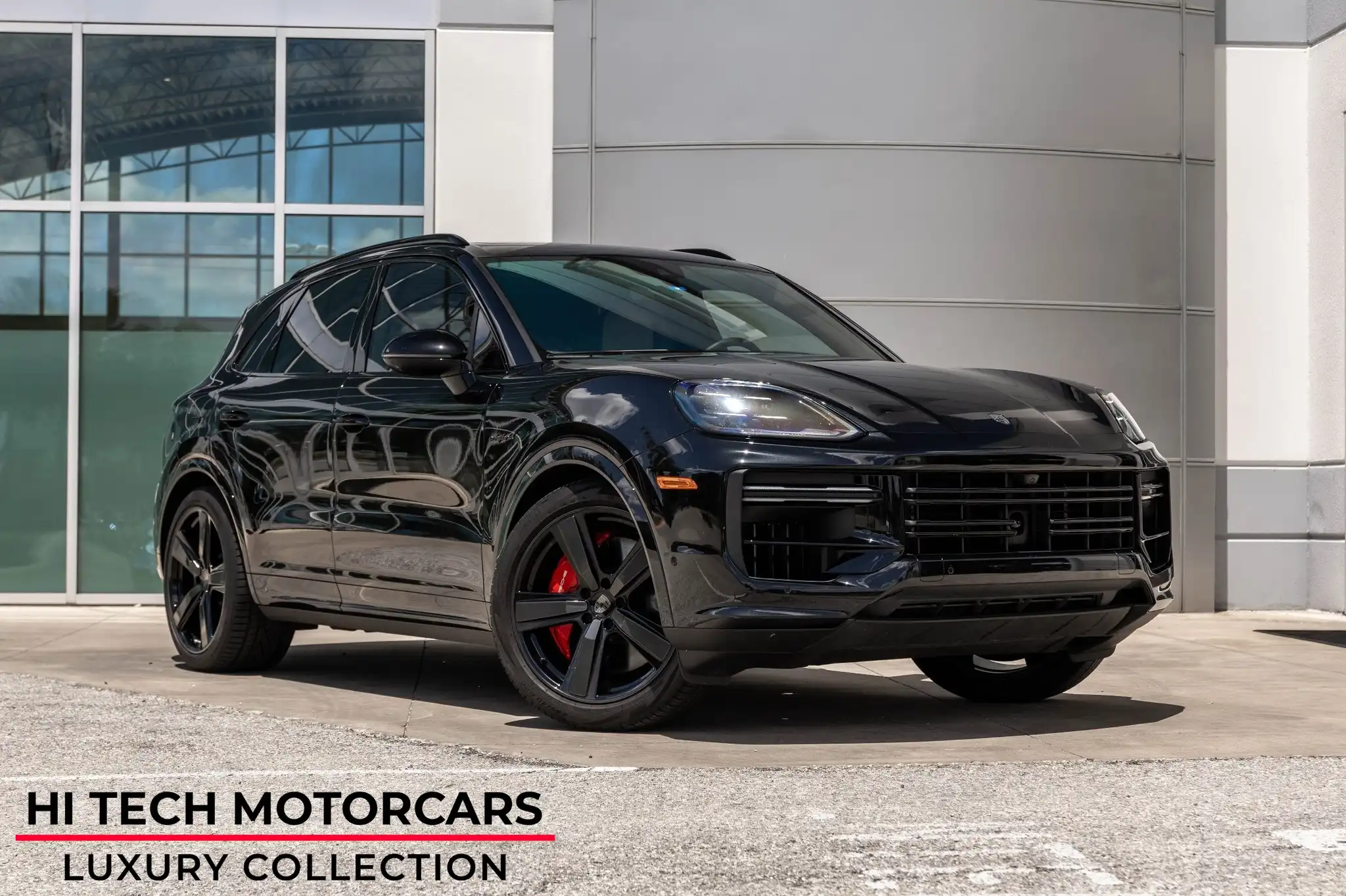 2025 Porsche Cayenne Turbo E-Hybrid's photo