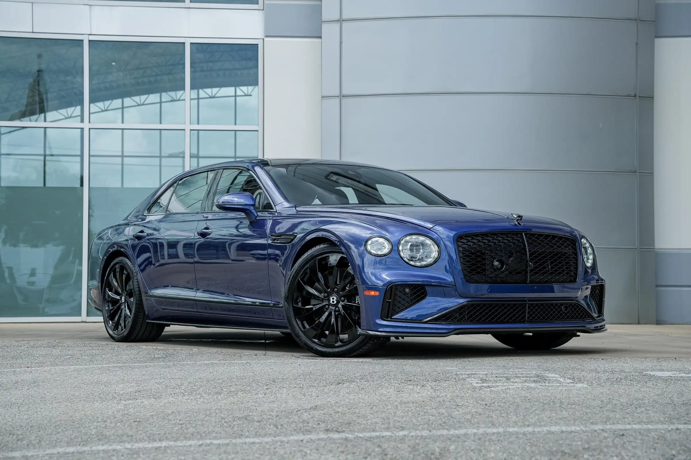2025 Bentley Flying Spur's photo