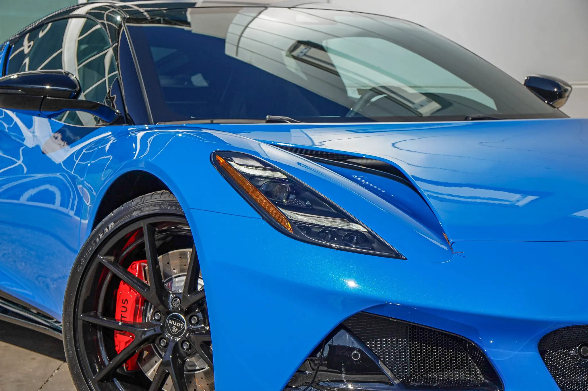 2026 Lotus Emira undefined photo 3