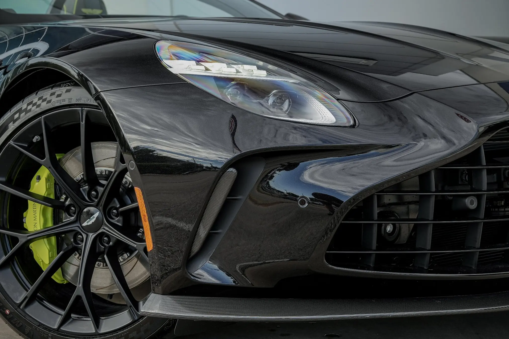 2026 Aston Martin Vantage undefined photo 4