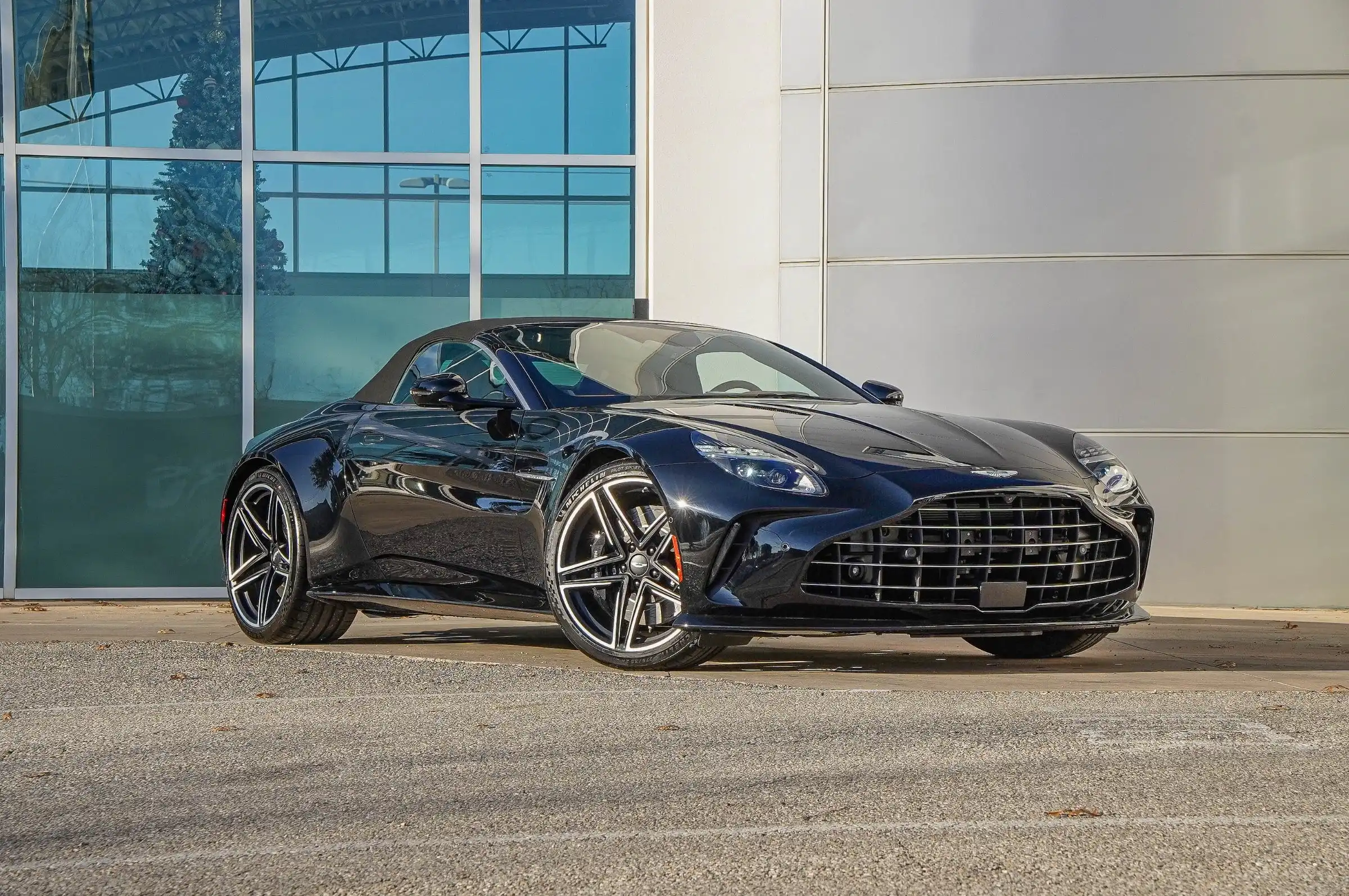 2026 Aston Martin Vantage 4.0 V8 Roadster's photo