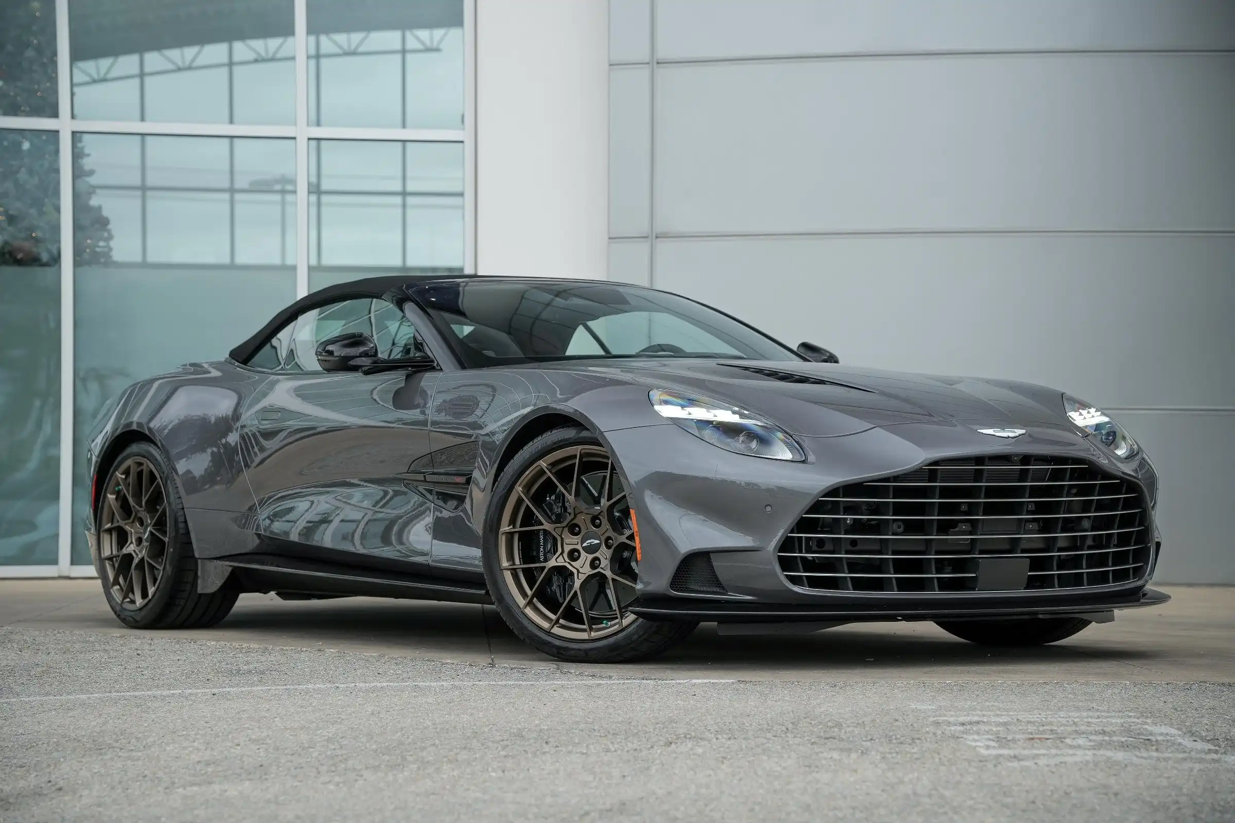 2026 Aston Martin Vanquish Volante's photo