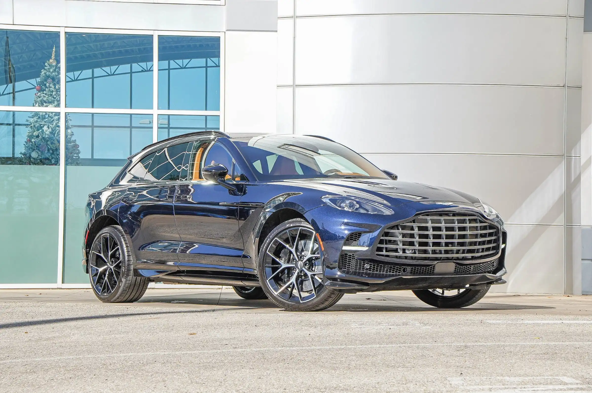 2026 Aston Martin DBX 4.0 V8 707 AWD's photo