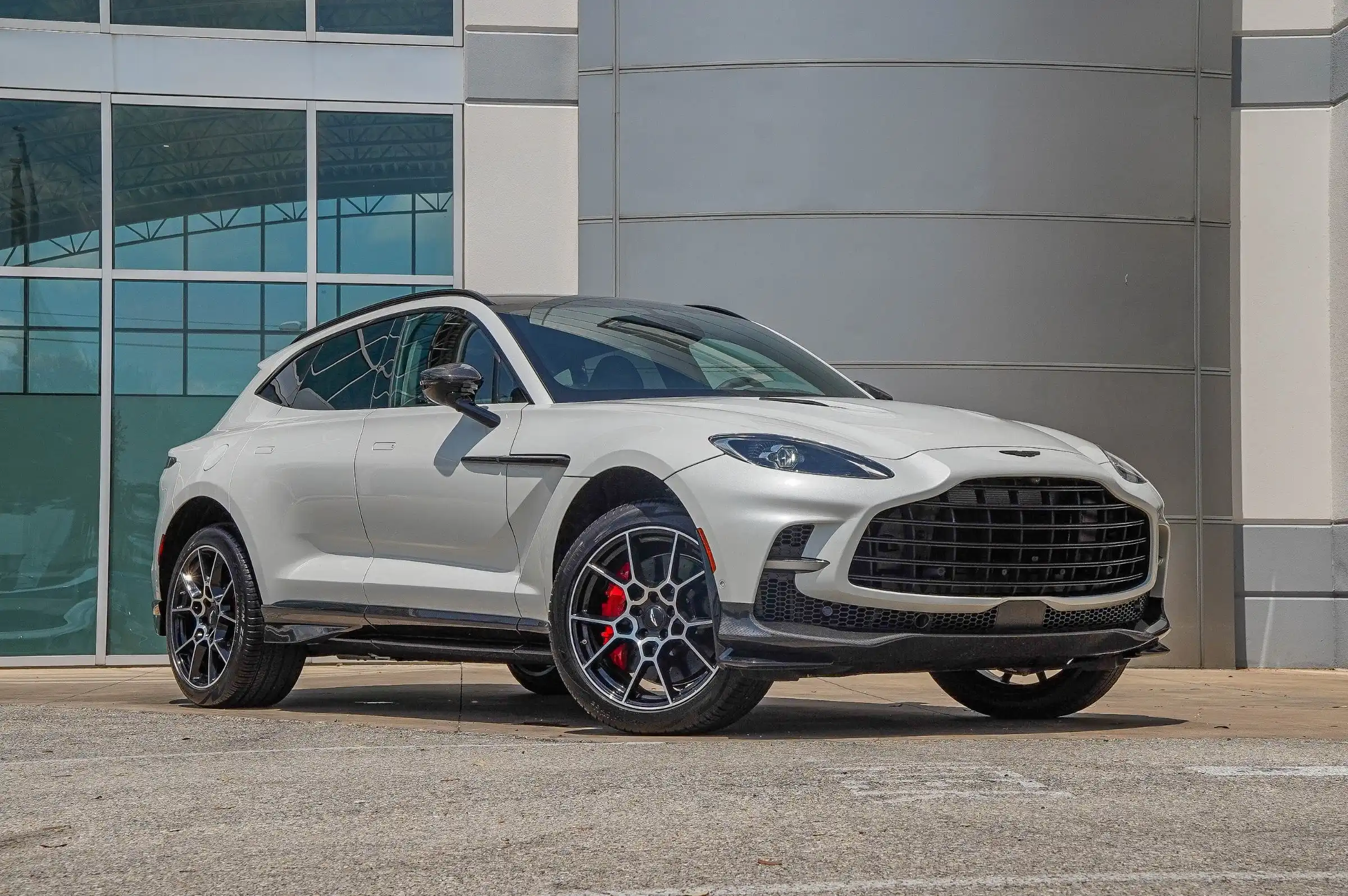 2025 Aston Martin DBX 4.0 V8 707 AWD's photo