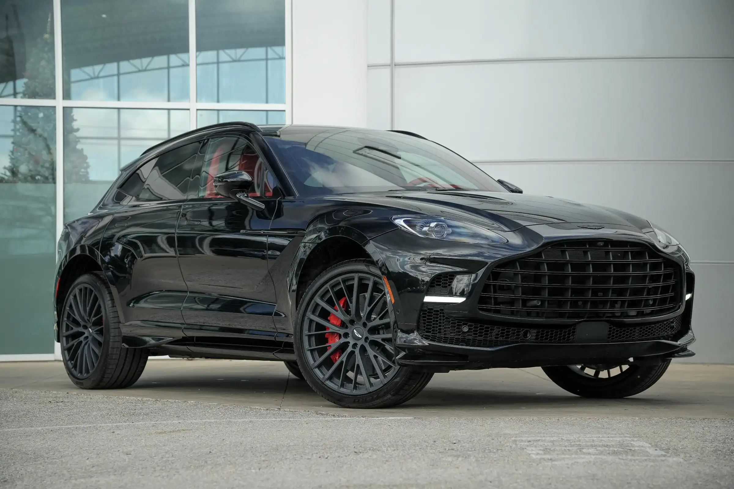 2026 Aston Martin DBX 4.0 V8 707 AWD's photo