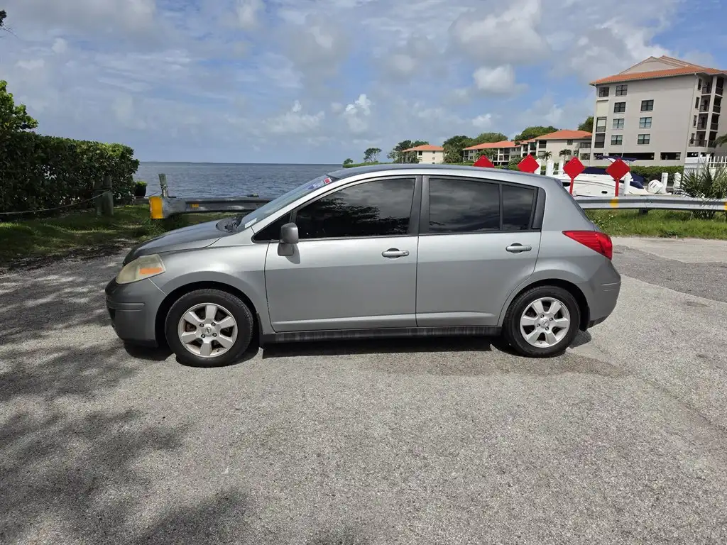 2009 Nissan Versa 1.8 SL CVT's photo