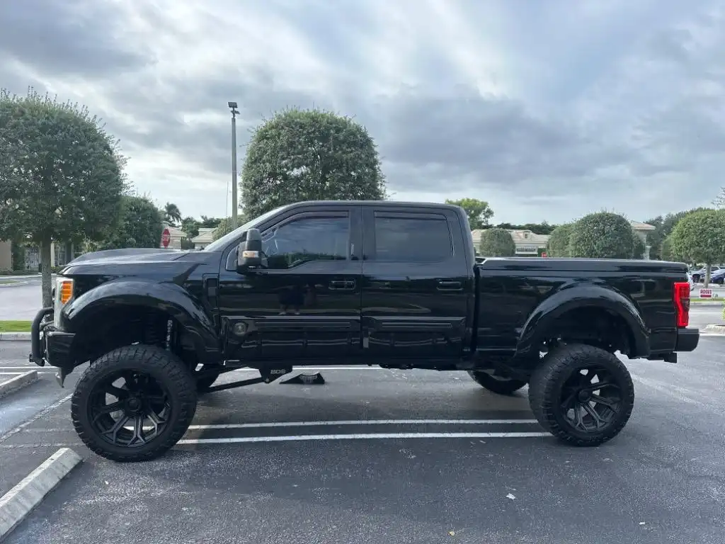 2017 Ford F-250 Lariat 4x4 Crew Cab 8' Box's photo