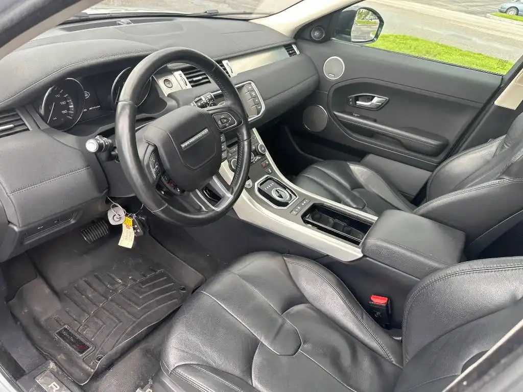 2015 Land Rover Range Rover Evoque Pure Premium 5 Door's photo