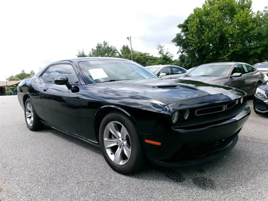2018 Dodge Challenger SXT's photo