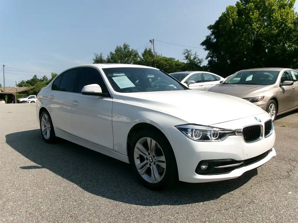 2018 BMW 3 Series 330i Sedan's photo