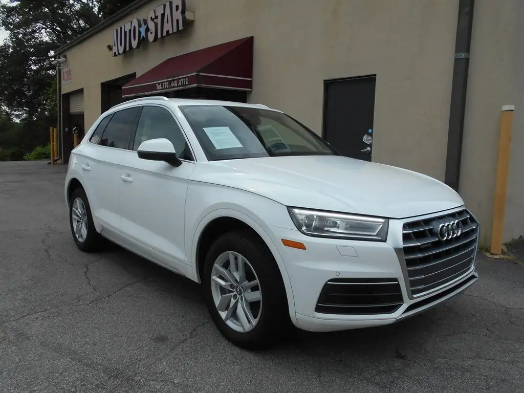 2020 Audi Q5 45 Titanium quattro S tronic Premium's photo