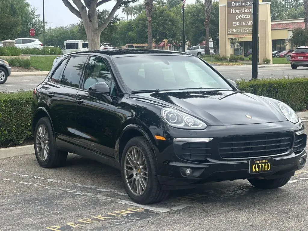 2017 Porsche Cayenne Platinum Edition photo 3