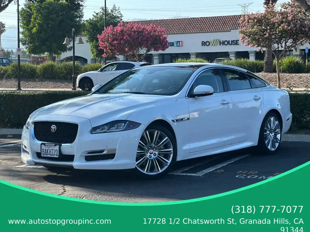 2017 Jaguar XJ XJ R-Sport's photo