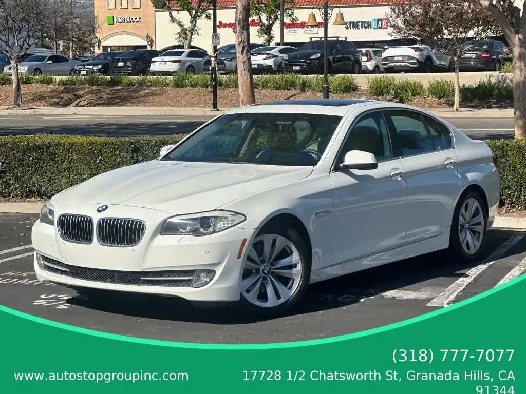 2012 BMW 5 Series 528i Sedan's photo