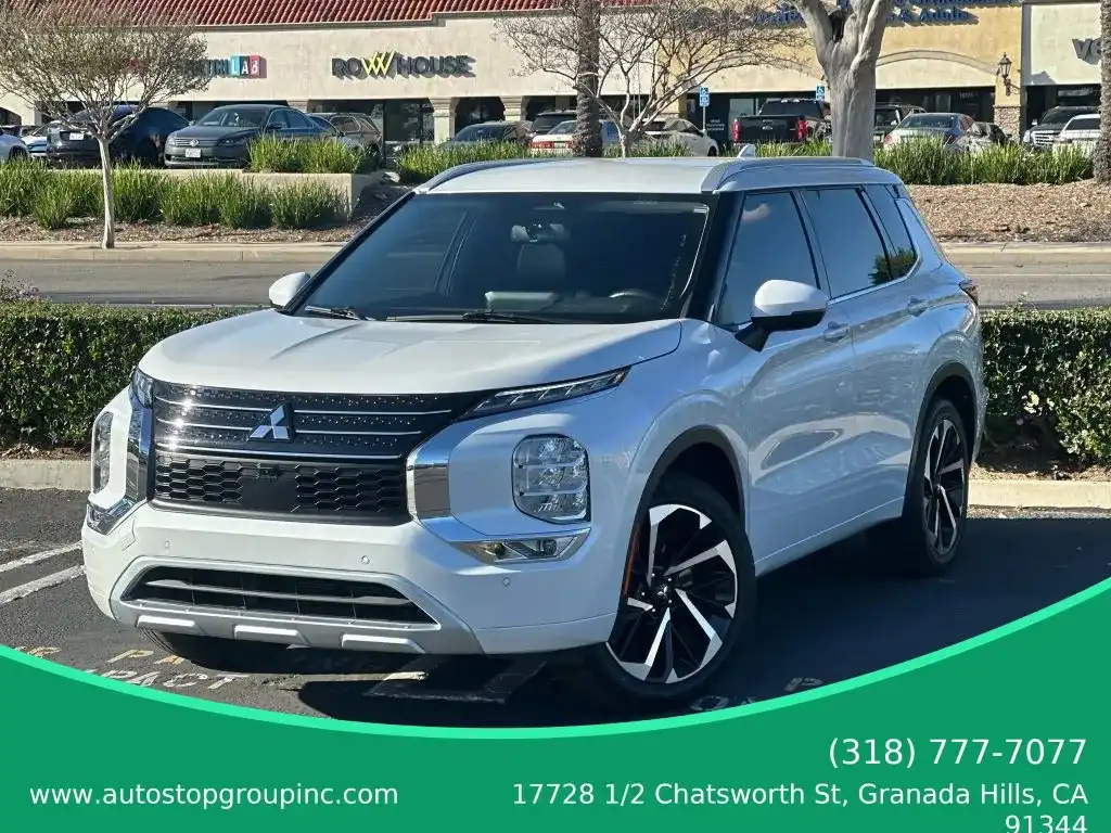 2022 Mitsubishi Outlander SEL Special Edition 2WD's photo
