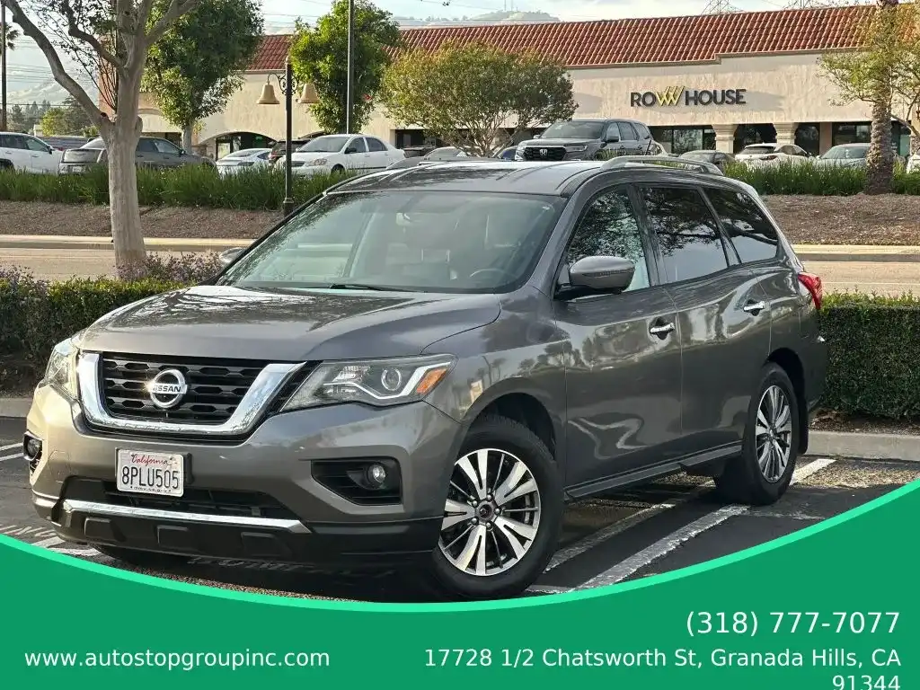 2017 Nissan Pathfinder SL 2WD's photo