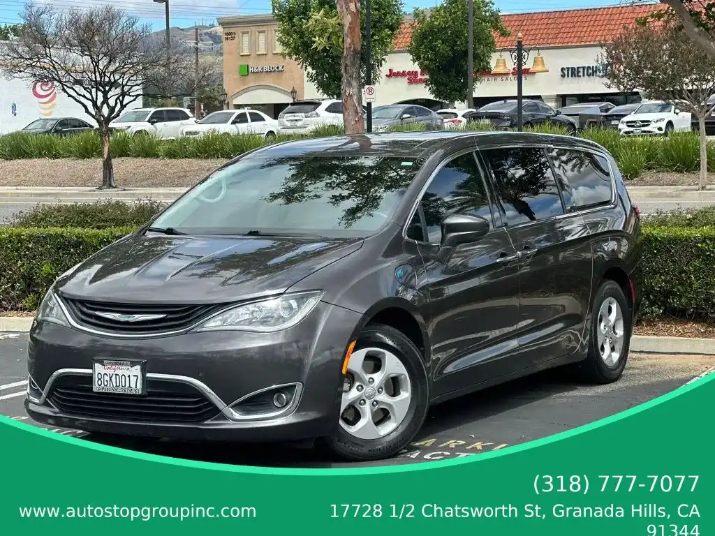 2018 Chrysler Pacifica Hybrid Touring Plus's photo