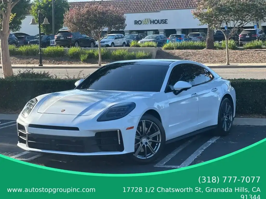 2024 Porsche Panamera 4's photo