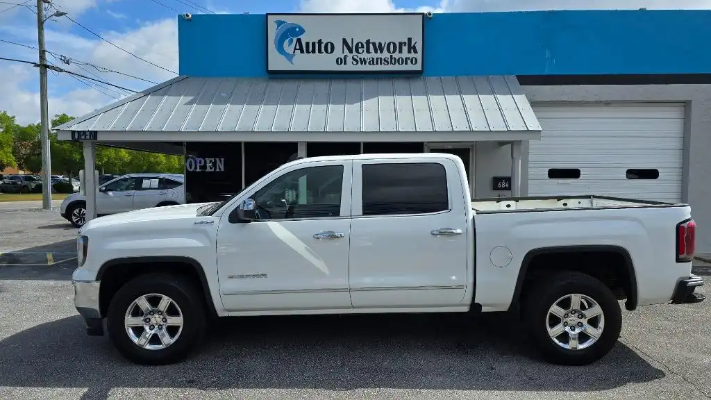 2017 GMC Sierra 4WD Crew Cab Short Box SLT's photo