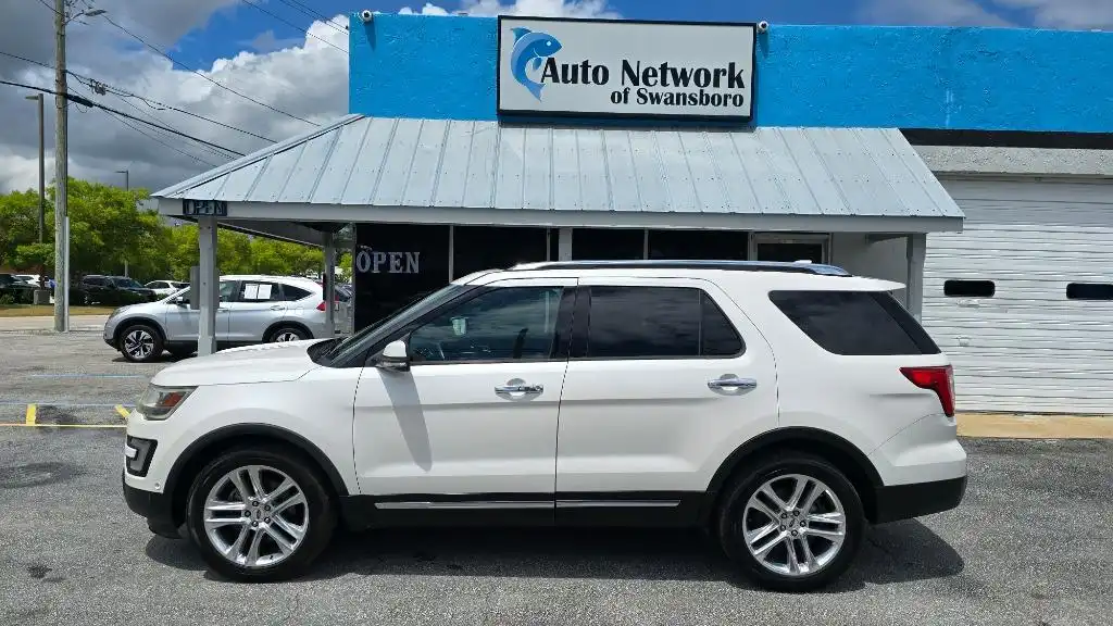 2017 Ford Explorer Limited FWD's photo