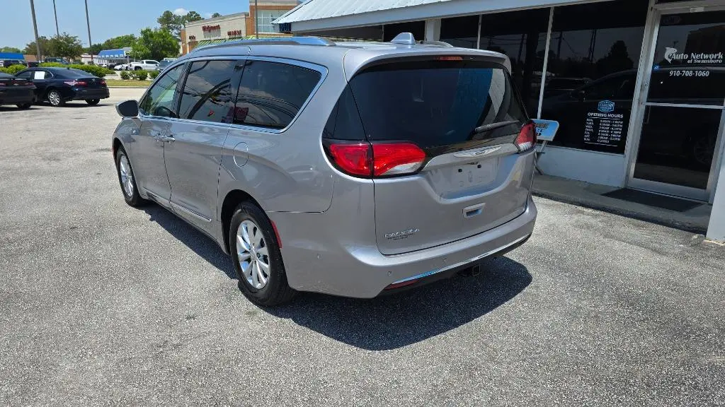 2018 Chrysler Pacifica Touring L Plus photo 5