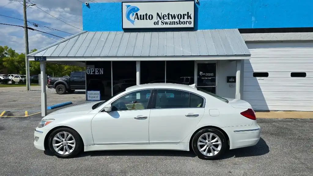 2013 Hyundai Genesis 3.8's photo