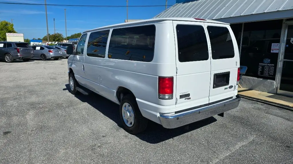 2014 Ford E-Series XLT E-150 photo 5