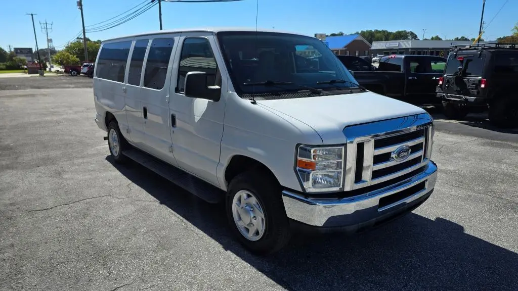2014 Ford E-Series XLT E-150 photo 3