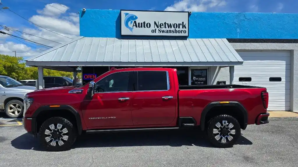 2024 GMC Sierra Denali 4WD Crew Cab Standard Box's photo